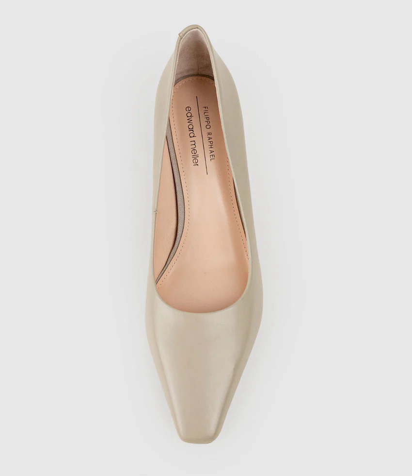 ARIEL75 Chiselled Pump in Ash Calf - Image 4