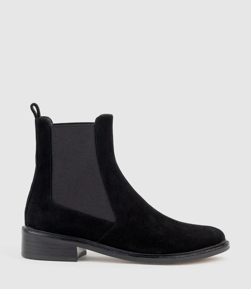 WALKER30 Chukka Boot in Black Suede